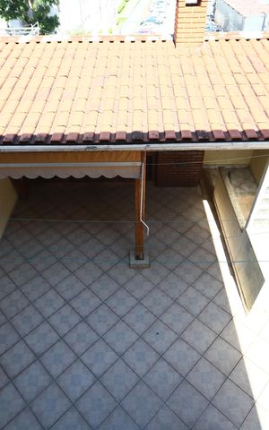 Casa à venda com 151m², 3 quartos e 2 vagas Casa à venda com 151m², 3 quartos e 2 vagasvista