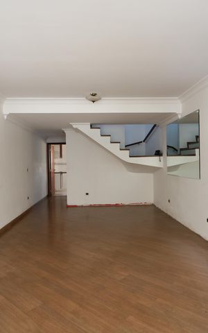 Casa à venda com 151m², 3 quartos e 2 vagas Casa à venda com 151m², 3 quartos e 2 vagasSala