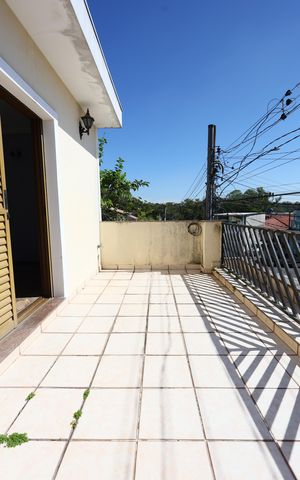 Casa à venda com 151m², 3 quartos e 2 vagas Casa à venda com 151m², 3 quartos e 2 vagasvaranda