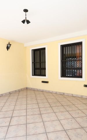 Casa à venda com 151m², 3 quartos e 2 vagas Casa à venda com 151m², 3 quartos e 2 vagasGaragem