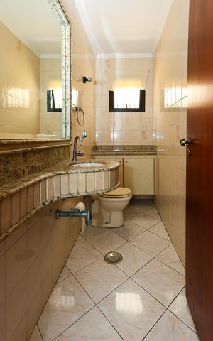 Casa à venda com 151m², 3 quartos e 2 vagas Casa à venda com 151m², 3 quartos e 2 vagasLavabo