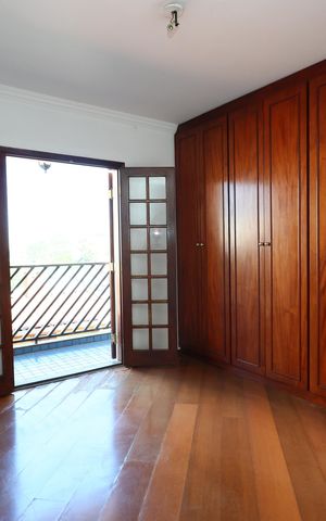 Casa à venda com 151m², 3 quartos e 2 vagas Casa à venda com 151m², 3 quartos e 2 vagassuíte