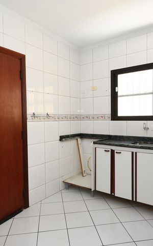 Casa à venda com 151m², 3 quartos e 2 vagas Casa à venda com 151m², 3 quartos e 2 vagascozinha