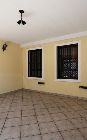 Casa à venda com 151m², 3 quartos e 2 vagas Casa à venda com 151m², 3 quartos e 2 vagasGaragem