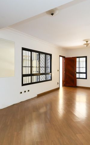 Casa à venda com 151m², 3 quartos e 2 vagas Casa à venda com 151m², 3 quartos e 2 vagasSala