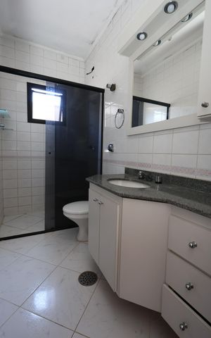 Casa à venda com 151m², 3 quartos e 2 vagas Casa à venda com 151m², 3 quartos e 2 vagasBanheiro