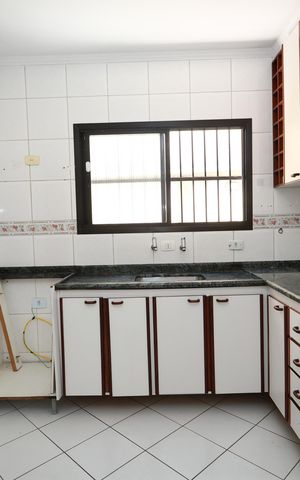 Casa à venda com 151m², 3 quartos e 2 vagas Casa à venda com 151m², 3 quartos e 2 vagascozinha