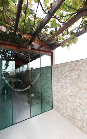 Casa à venda com 160m², 3 quartos e 2 vagas Casa à venda com 160m², 3 quartos e 2 vagasVaranda gourmet