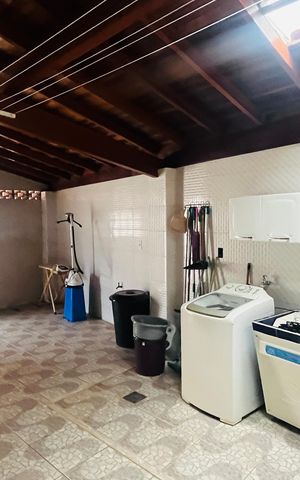 Casa à venda com 290m², 4 quartos e 5 vagas