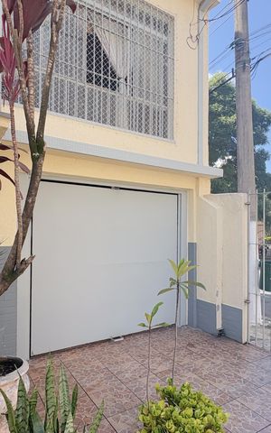Casa à venda com 200m², 4 quartos e 1 vaga Casa à venda com 200m², 4 quartos e 1 vagaEntrada