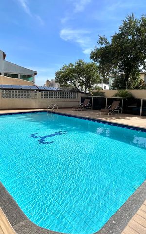 Apartamento à venda com 180m², 3 quartos e 2 vagas Apartamento à venda com 180m², 3 quartos e 2 vagasÁrea comum - Piscina