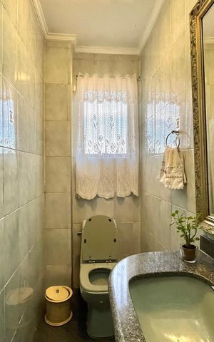 Apartamento à venda com 180m², 3 quartos e 2 vagas Apartamento à venda com 180m², 3 quartos e 2 vagasLavabo