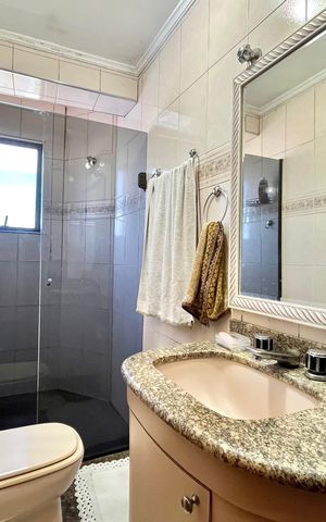 Apartamento à venda com 180m², 3 quartos e 2 vagas Apartamento à venda com 180m², 3 quartos e 2 vagasBanheiro da Suíte 2
