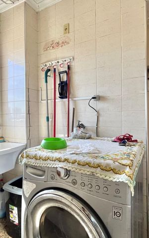 Apartamento à venda com 180m², 3 quartos e 2 vagas Apartamento à venda com 180m², 3 quartos e 2 vagasÁrea de Serviço
