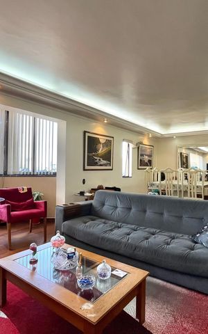 Apartamento à venda com 180m², 3 quartos e 2 vagas Apartamento à venda com 180m², 3 quartos e 2 vagasSala