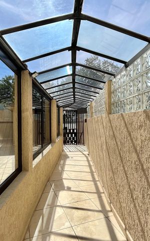 Apartamento à venda com 180m², 3 quartos e 2 vagas Apartamento à venda com 180m², 3 quartos e 2 vagasHall de entrada