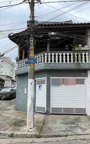 Casa à venda com 250m², 3 quartos e 2 vagas Casa à venda com 250m², 3 quartos e 2 vagasFachada