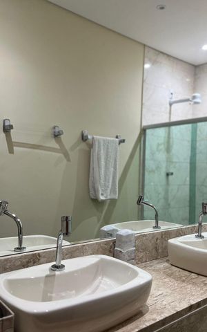 Casa de condomínio para alugar com 200m², 3 quartos e 4 vagas