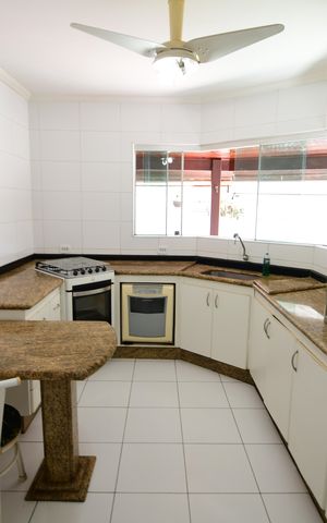 Casa para alugar com 326m², 3 quartos e 3 vagasCozinha
