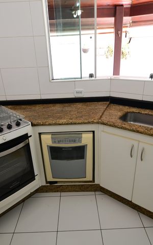 Casa para alugar com 326m², 3 quartos e 3 vagasCozinha