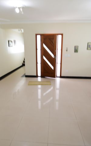 Casa para alugar com 326m², 3 quartos e 3 vagasSala