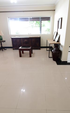 Casa para alugar com 326m², 3 quartos e 3 vagasSala