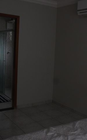 Casa à venda com 240m², 4 quartos e 2 vagasSuíte