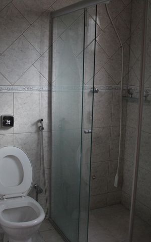 Casa à venda com 240m², 4 quartos e 2 vagasBanheiro