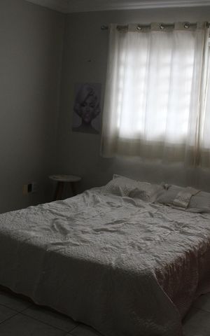 Casa à venda com 240m², 4 quartos e 2 vagasSuíte