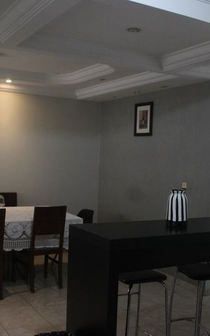 Casa à venda com 240m², 4 quartos e 2 vagasCozinha e Sala de Jantar
