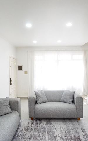 Casa à venda com 170m², 2 quartos e 2 vagas Casa à venda com 170m², 2 quartos e 2 vagasSala