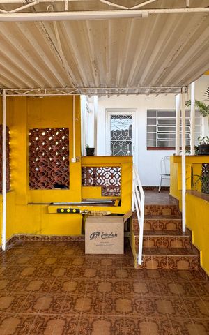 Casa à venda com 208m², 2 quartos e 1 vaga Casa à venda com 208m², 2 quartos e 1 vagaGaragem