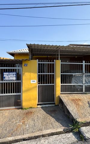 Casa à venda com 208m², 2 quartos e 1 vaga Casa à venda com 208m², 2 quartos e 1 vagaFachada