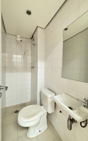 Apartamento para alugar com 212m², 4 quartos e 4 vagas Apartamento para alugar com 212m², 4 quartos e 4 vagasBanheiro de de Serviço