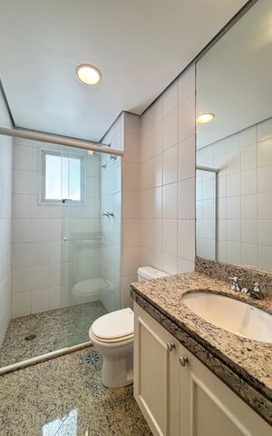 Apartamento para alugar com 212m², 4 quartos e 4 vagas Apartamento para alugar com 212m², 4 quartos e 4 vagasBanheiro da Suíte 1