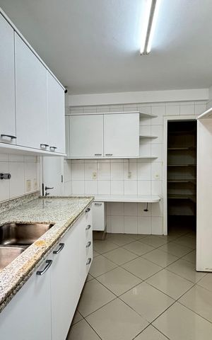 Apartamento para alugar com 212m², 4 quartos e 4 vagas Apartamento para alugar com 212m², 4 quartos e 4 vagasCozinha