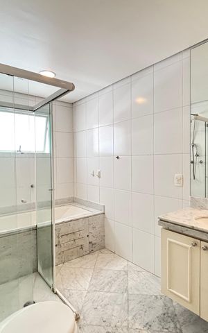 Apartamento para alugar com 212m², 4 quartos e 4 vagas Apartamento para alugar com 212m², 4 quartos e 4 vagasBanheiro da Suíte 4