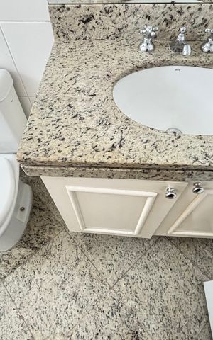 Apartamento para alugar com 212m², 4 quartos e 4 vagas Apartamento para alugar com 212m², 4 quartos e 4 vagasBanheiro da Suíte 2