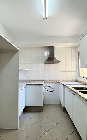 Apartamento para alugar com 212m², 4 quartos e 4 vagas Apartamento para alugar com 212m², 4 quartos e 4 vagasCozinha