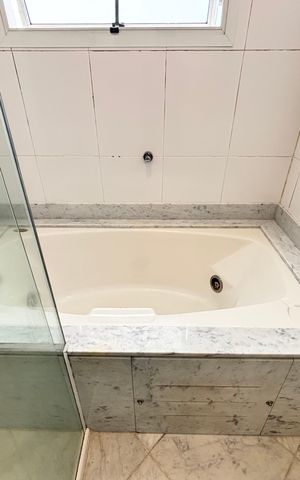 Apartamento para alugar com 212m², 4 quartos e 4 vagas Apartamento para alugar com 212m², 4 quartos e 4 vagasBanheiro da Suíte 4