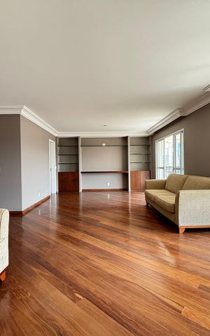 Apartamento para alugar com 212m², 4 quartos e 4 vagas Apartamento para alugar com 212m², 4 quartos e 4 vagasSala