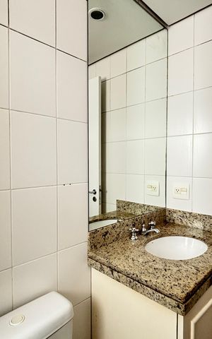 Apartamento para alugar com 212m², 4 quartos e 4 vagas Apartamento para alugar com 212m², 4 quartos e 4 vagasBanheiro da Suíte 2