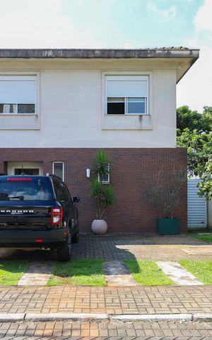 Casa de condomínio à venda com 137m², 3 quartos e 3 vagas Casa de condomínio à venda com 137m², 3 quartos e 3 vagasFachada