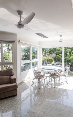 Casa de condomínio à venda com 600m², 4 quartos e 9 vagas Casa de condomínio à venda com 600m², 4 quartos e 9 vagasÁrea gourmet