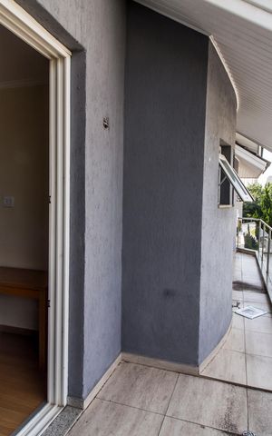 Casa de condomínio à venda com 600m², 4 quartos e 9 vagas Casa de condomínio à venda com 600m², 4 quartos e 9 vagasVaranda
