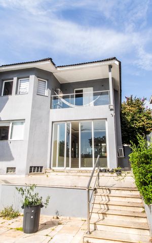 Casa de condomínio à venda com 600m², 4 quartos e 9 vagas Casa de condomínio à venda com 600m², 4 quartos e 9 vagasPiscina