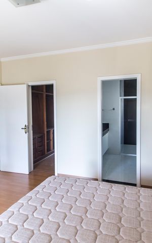 Casa de condomínio à venda com 600m², 4 quartos e 9 vagas Casa de condomínio à venda com 600m², 4 quartos e 9 vagasSuíte 2