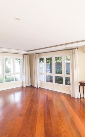 Casa de condomínio à venda com 600m², 4 quartos e 9 vagas Casa de condomínio à venda com 600m², 4 quartos e 9 vagasSala