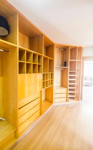 Casa de condomínio à venda com 600m², 4 quartos e 9 vagas Casa de condomínio à venda com 600m², 4 quartos e 9 vagasCloset da suíte
