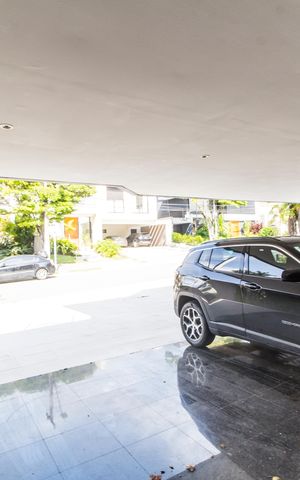 Casa de condomínio à venda com 600m², 4 quartos e 9 vagas Casa de condomínio à venda com 600m², 4 quartos e 9 vagasGaragem
